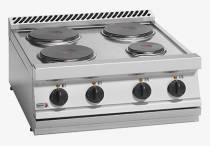 Le cucine elettriche della Gamma 700,Costruite in acciaio inox austenitico, le cucine appartenenti a questa gamma hanno dei pannelli di comando inclinati, per un miglior accesso ai pulsanti e comandi frontali della macchina, così come maniglie e vaschette