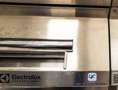 Un progetto ambizioso a Roma, dove tecnologia, arredo e arte bianca si fondono in un unico spazio esperienziale firmato De Santis Forni.