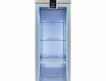 Scopri il frigorifero digitale Electrolux ecostore Premium 670 litri con porta in vetro. Classe D, acciaio AISI 304 e tecnologia Optiflow.