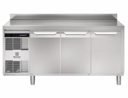Acquista il tavolo refrigerato Electrolux ecostore HP Premium (710029). Classe A, 440lt, 3 porte, -2+10°C e alzatina. Rivenditore e assistenza ufficiale.